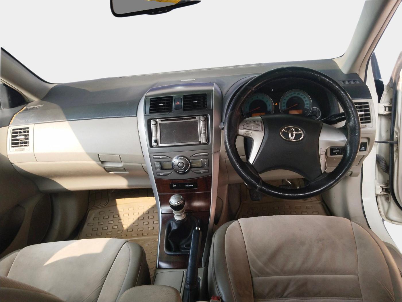 2013 Toyota Corolla Altis G PETROL, Petrol, Manual, 1,09,147 km, interior