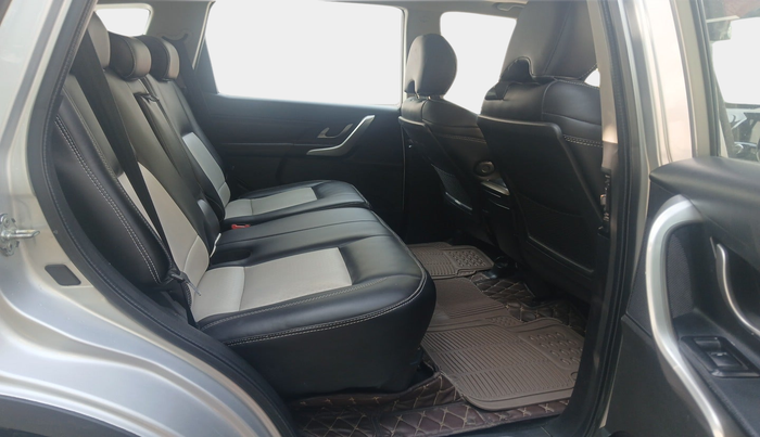 2019 Mahindra XUV500 W11, Diesel, Manual, 87,094 km, interior