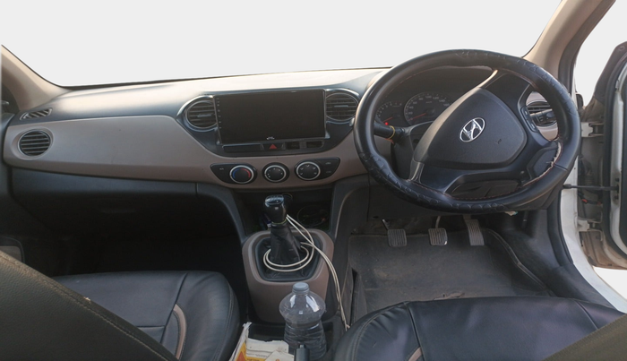 2016 Hyundai Xcent BASE 1.2, Petrol, Manual, 1,72,493 km, interior