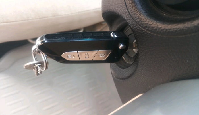 2013 Tata Safari Storme 2.2 EX 4X2, Diesel, Manual, 1,28,486 km, interior