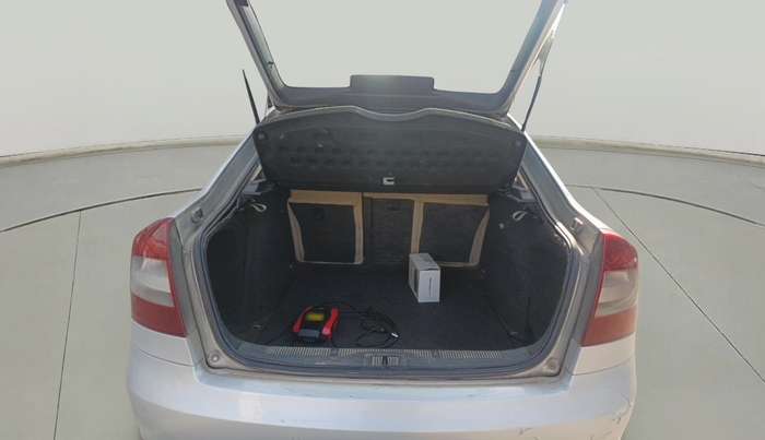 2011 Skoda Laura AMBIENTE 2.0 TDI CR MT, Diesel, Manual, 1,11,727 km, exterior