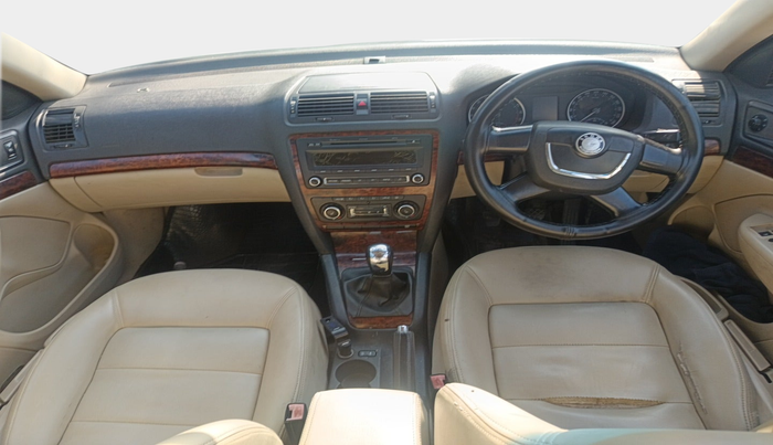 2011 Skoda Laura AMBIENTE 2.0 TDI CR MT, Diesel, Manual, 1,11,727 km, interior