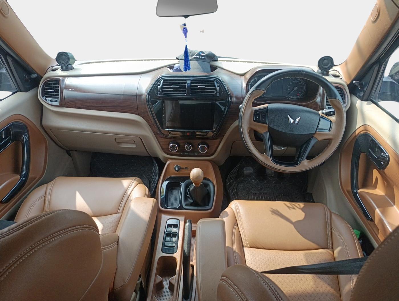 2023 Mahindra BOLERO NEO N 8, Diesel, Manual, 32,774 km, interior