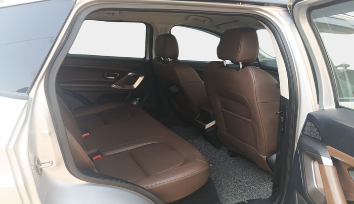 2019 Tata Harrier XZ 2.0L, Diesel, Manual, 1,18,835 km, interior