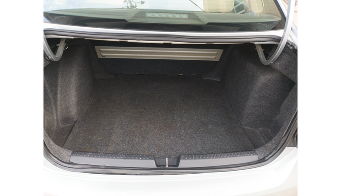 2013 Volkswagen Vento HIGHLINE 1.6 MPI, Petrol, Manual, 81,292 km, exterior