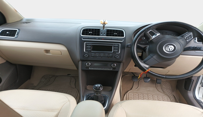 2013 Volkswagen Vento HIGHLINE 1.6 MPI, Petrol, Manual, 81,292 km, interior
