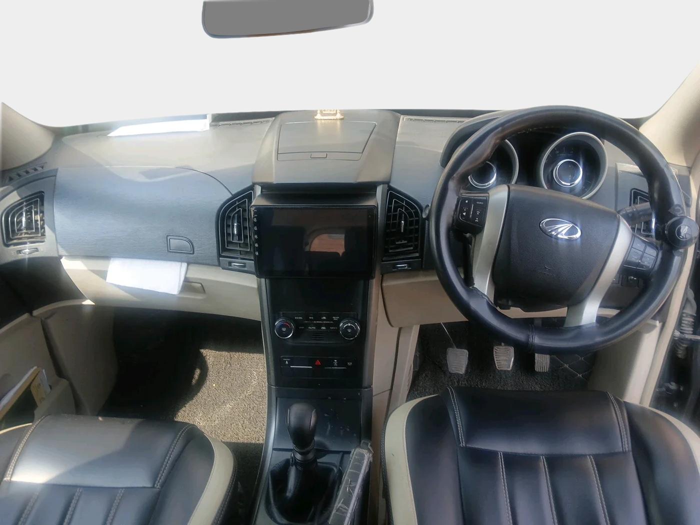 2015 Mahindra XUV500 W6, Diesel, Manual, 83,000 km, interior