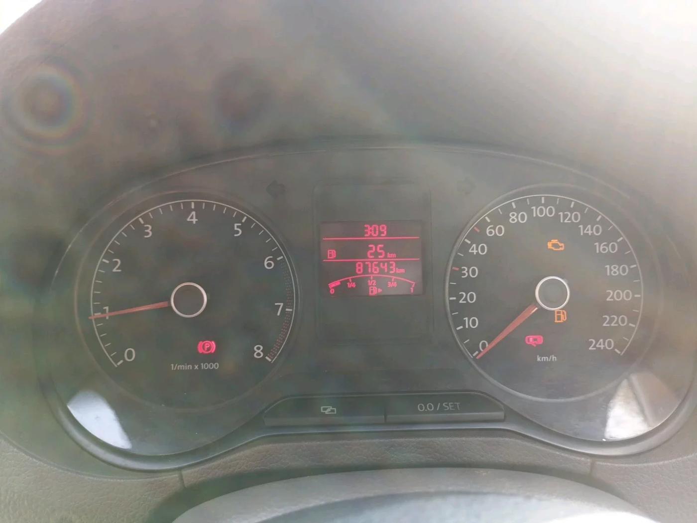 2013 Volkswagen Vento HIGHLINE 1.6 MPI, Petrol, Manual, 87,643 km, interior
