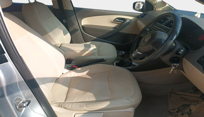 2013 Volkswagen Vento HIGHLINE 1.6 MPI, Petrol, Manual, 87,643 km, interior