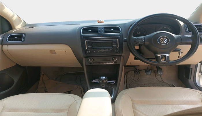 2013 Volkswagen Vento HIGHLINE 1.6 MPI, Petrol, Manual, 87,643 km, interior