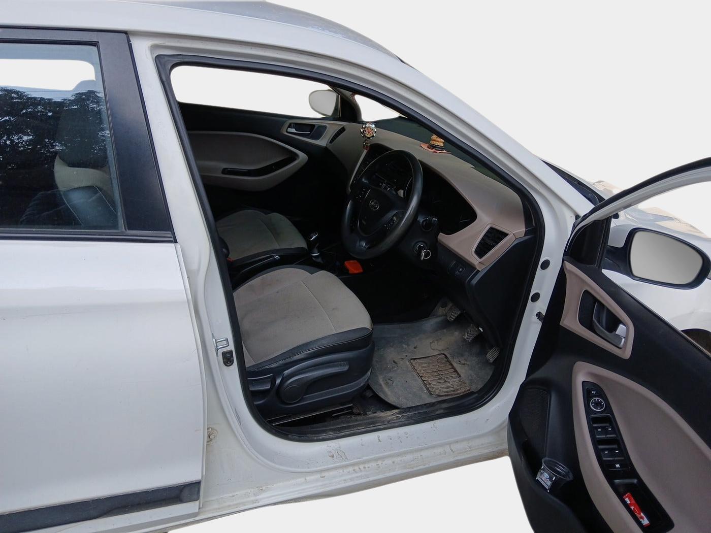 2015 Hyundai Elite i20 SPORTZ 1.4 CRDI, Diesel, Manual, 88,000 km, interior