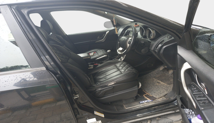 2019 Mahindra XUV500 W9, Diesel, Manual, 1,23,288 km, interior