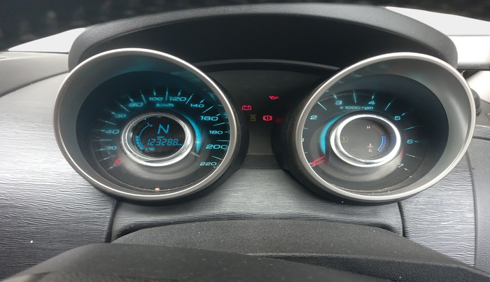 2019 Mahindra XUV500 W9, Diesel, Manual, 1,23,288 km, interior