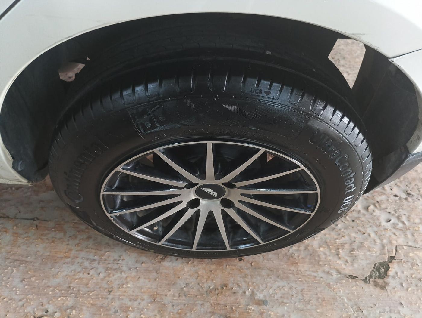 2015 Maruti Swift VDI, Diesel, Manual, 1,17,245 km, tyre