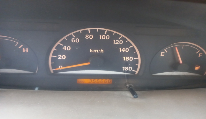 2011 Chevrolet Tavera NEO 2 LS 7 - STR, Diesel, Manual, 3,55,660 km, interior
