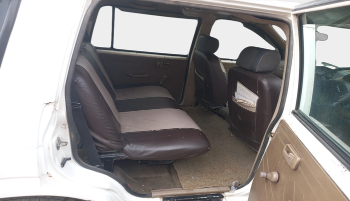 2011 Chevrolet Tavera NEO 2 LS 7 - STR, Diesel, Manual, 3,55,660 km, interior