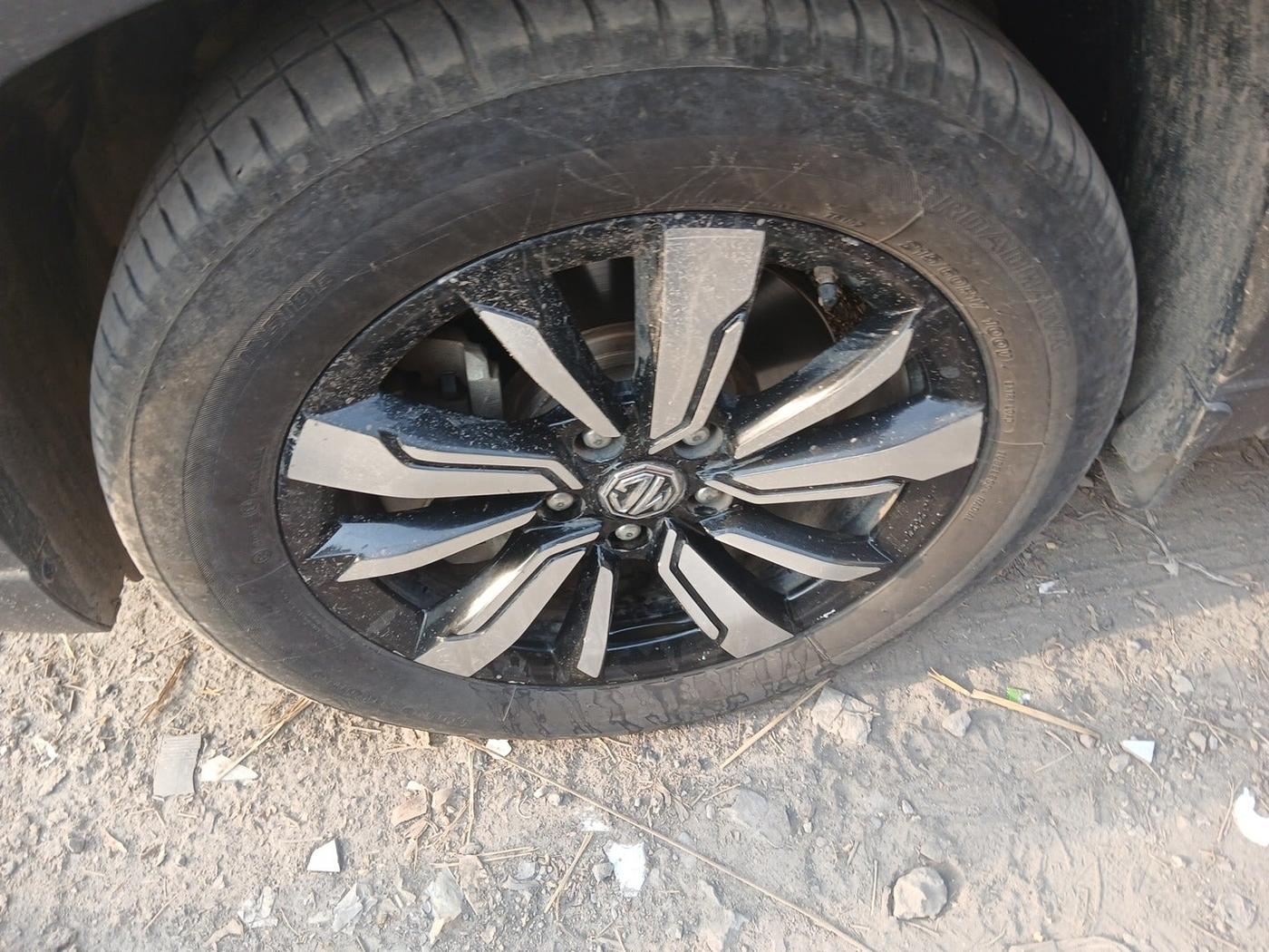 2019 MG HECTOR SHARP 2.0 DIESEL, Diesel, Manual, 94,956 km, tyre