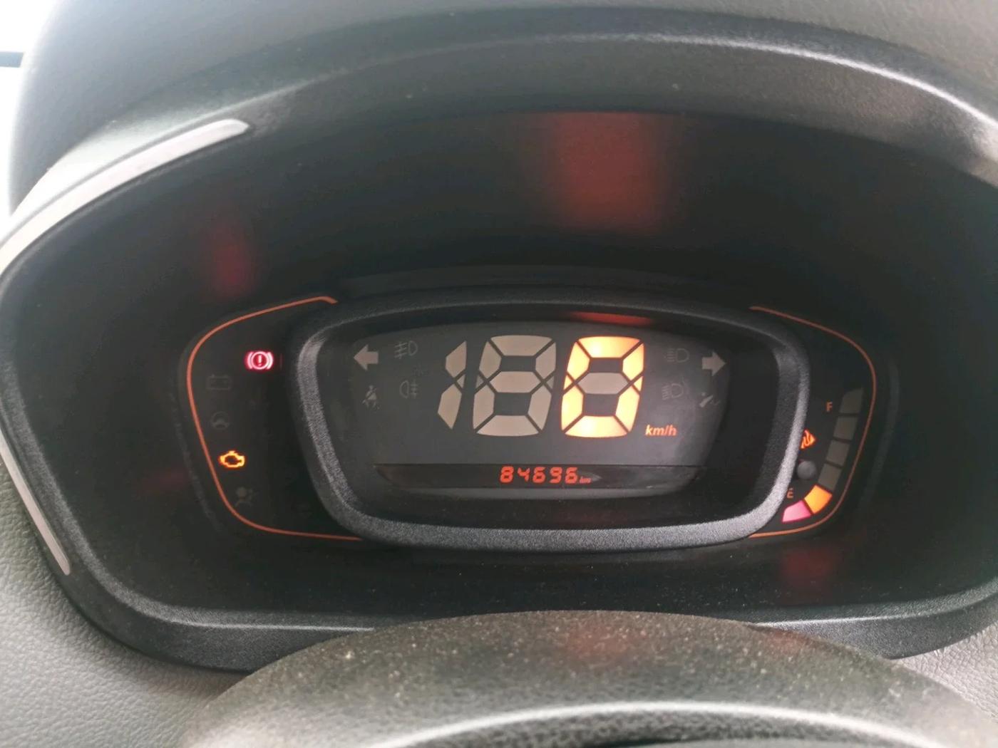 2018 Renault Kwid RXT 1.0 (O), Petrol, Manual, 84,696 km, interior