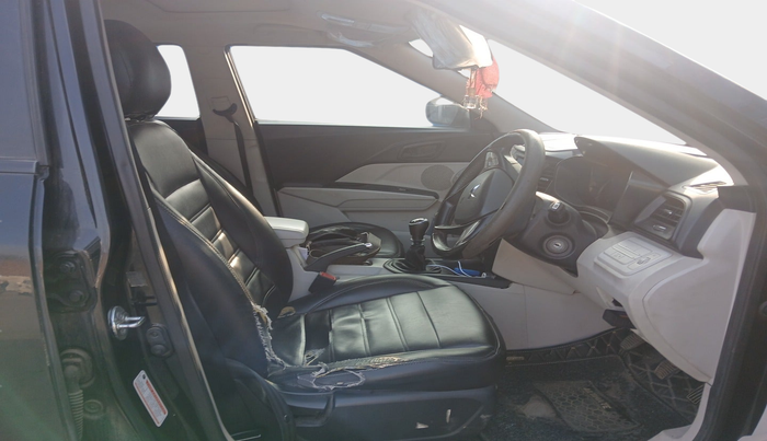 2023 Mahindra XUV300 W6 1.5 Diesel, Diesel, Manual, 89,846 km, interior