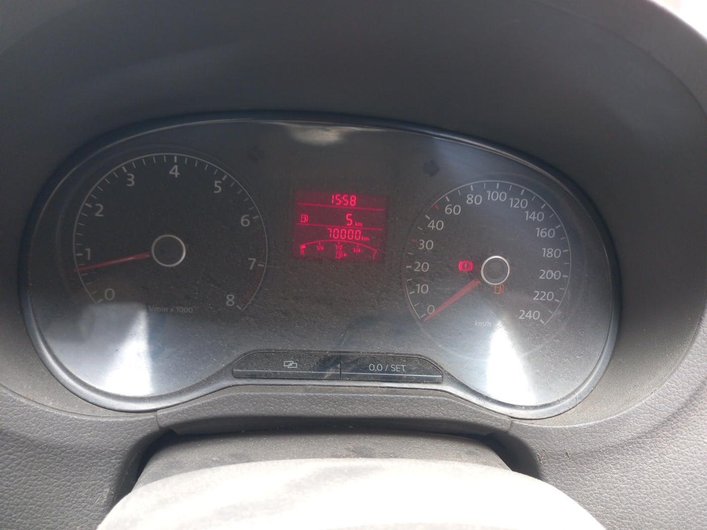 2011 Volkswagen Vento HIGHLINE 1.6 MPI, Petrol, Manual, 70,000 km, interior