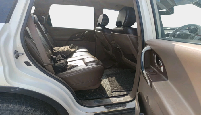 2013 Mahindra XUV500 W8, Diesel, Manual, 1,75,400 km, interior