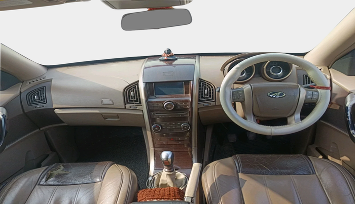2013 Mahindra XUV500 W8, Diesel, Manual, 1,75,400 km, interior