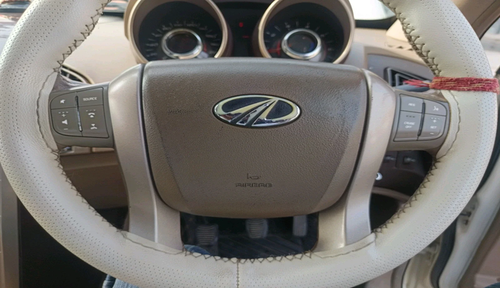 2013 Mahindra XUV500 W8, Diesel, Manual, 1,75,400 km, interior