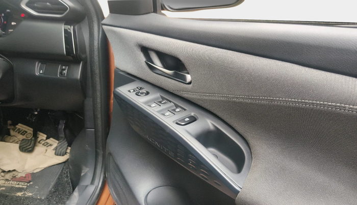 2025 Nissan MAGNITE N-Connecta B4D 1.0 Petrol MT, Petrol, Manual, 18,706 km, interior