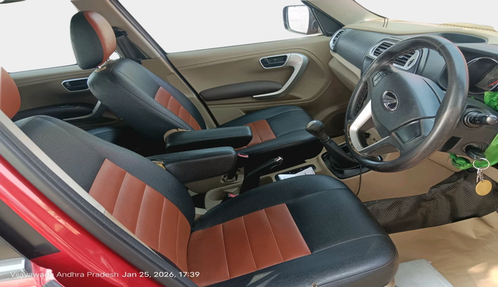2018 Mahindra TUV300 T8, Diesel, Manual, 1,32,039 km, interior
