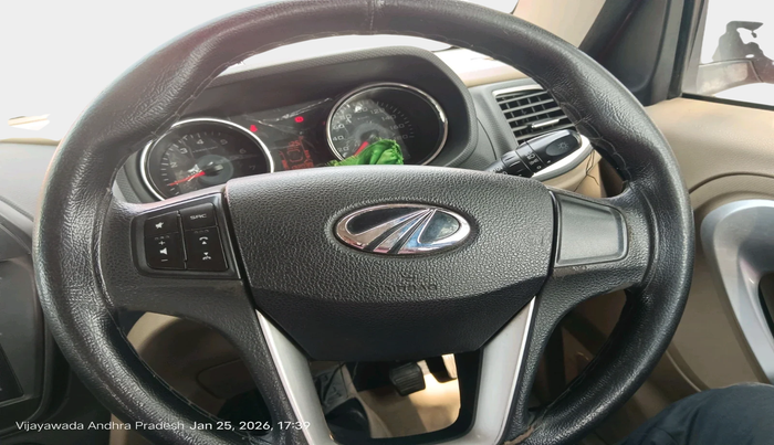 2018 Mahindra TUV300 T8, Diesel, Manual, 1,32,039 km, interior