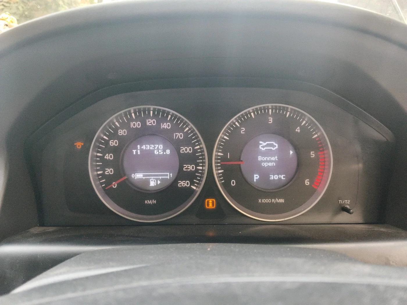 2012 Volvo XC 60 D4 KINETIC, Diesel, Automatic, 2,98,898 km, interior