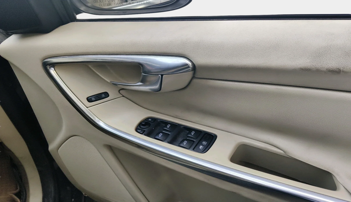 2012 Volvo XC 60 D4 KINETIC, Diesel, Automatic, 2,98,898 km, interior