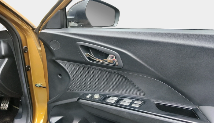 2022 Mahindra XUV300 W8 1.2 PETROL, Petrol, Manual, 32,562 km, interior