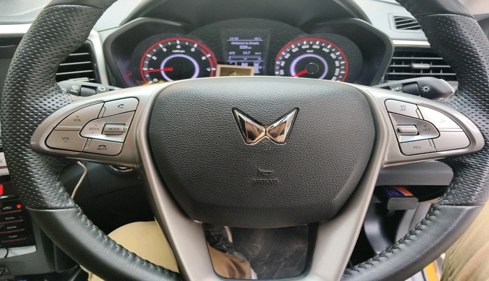 2022 Mahindra XUV300 W8 1.2 PETROL, Petrol, Manual, 32,562 km, interior