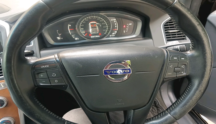 2016 Volvo XC 60 D4 Momentum, Diesel, Automatic, 1,26,276 km, interior