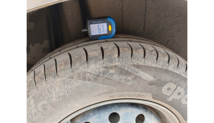 2020 Maruti Dzire VXI, Petrol, Manual, 56,891 km, tyre