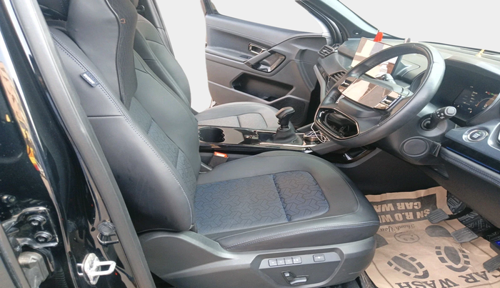 2024 Tata Harrier FEARLESS PLUS DARK EDITION, Diesel, Manual, 10,817 km, interior