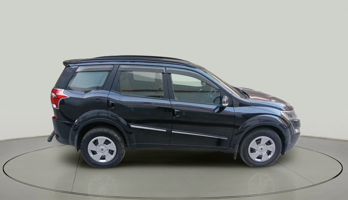 2020 Mahindra XUV500 W7, Diesel, Manual, 1,20,703 km, exterior