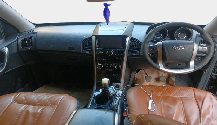 2020 Mahindra XUV500 W7, Diesel, Manual, 1,20,703 km, interior