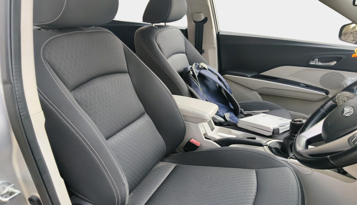 2019 Mahindra XUV300 W8 1.2 PETROL, Petrol, Manual, 32,739 km, interior