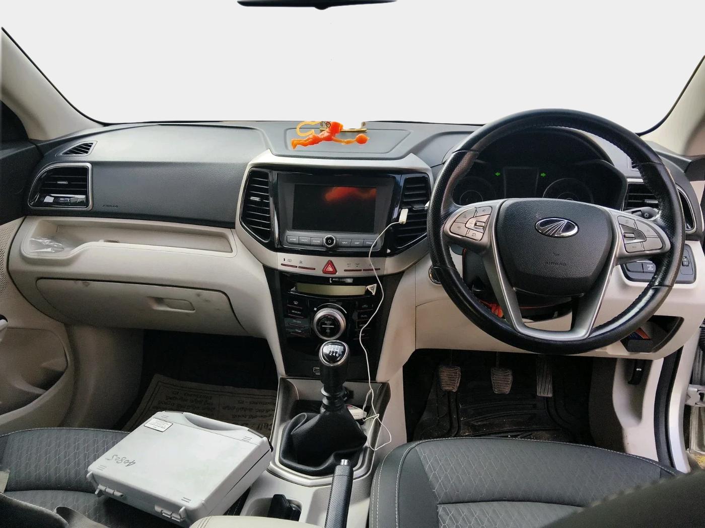2019 Mahindra XUV300 W8 1.2 PETROL, Petrol, Manual, 32,739 km, interior