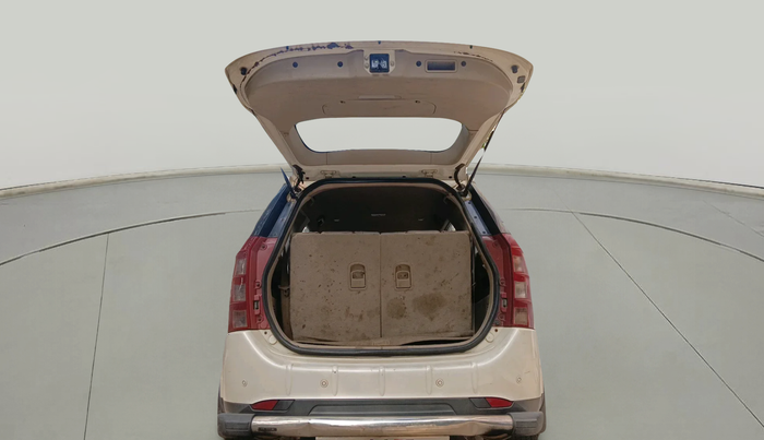 2016 Mahindra XUV500 W8, Diesel, Manual, 1,90,514 km, exterior