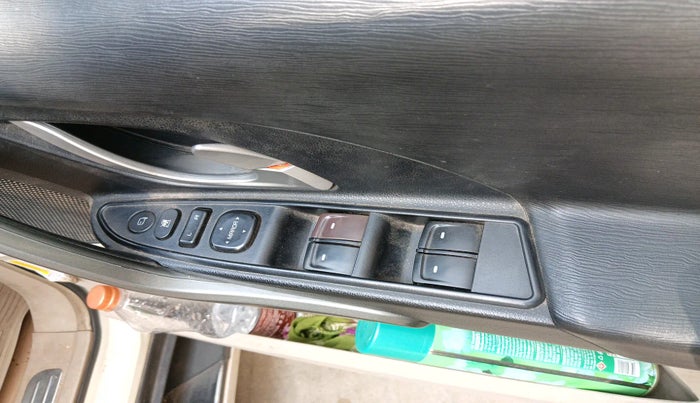 2016 Mahindra XUV500 W8, Diesel, Manual, 1,90,514 km, interior