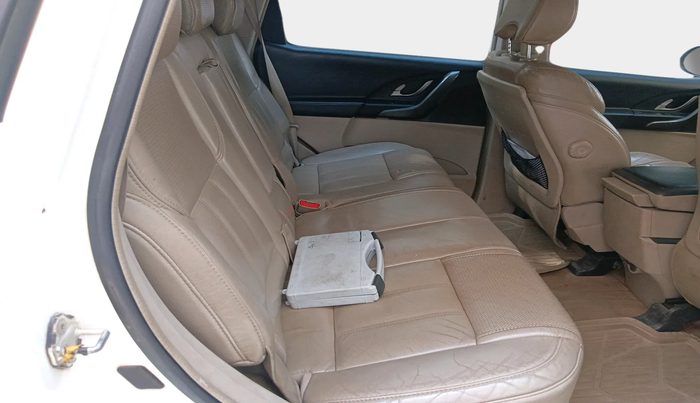2016 Mahindra XUV500 W8, Diesel, Manual, 1,90,514 km, interior
