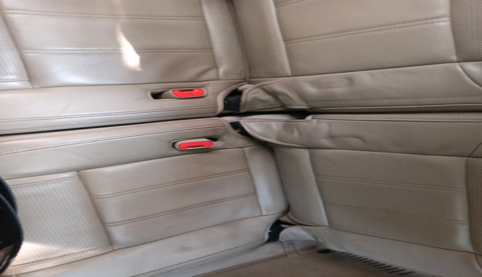 2016 Mahindra XUV500 W8, Diesel, Manual, 1,90,514 km, interior