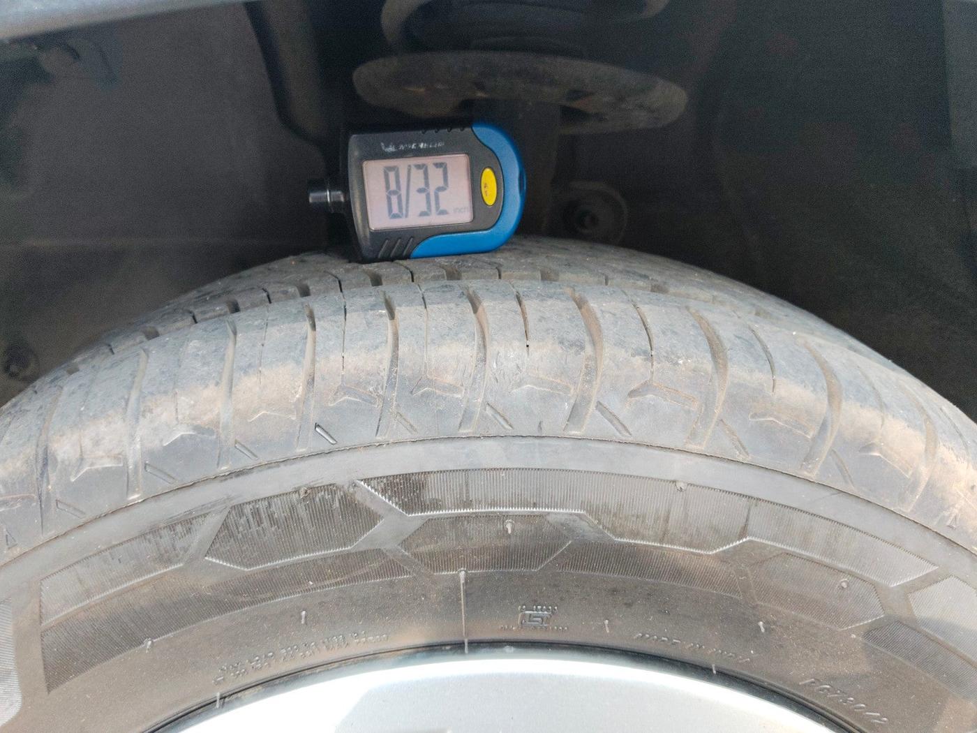 2018 Mahindra KUV 100 NXT K4+ P 6 STR, Petrol, Manual, 31,998 km, tyre