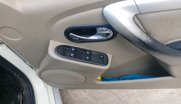 2016 Nissan Terrano XL D PLUS, Diesel, Manual, 1,36,819 km, interior