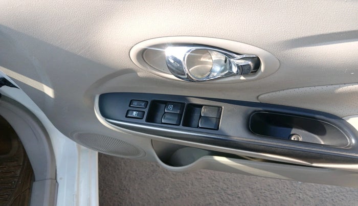 2013 Renault Scala RXZ DIESEL, Diesel, Manual, 1,29,748 km, interior