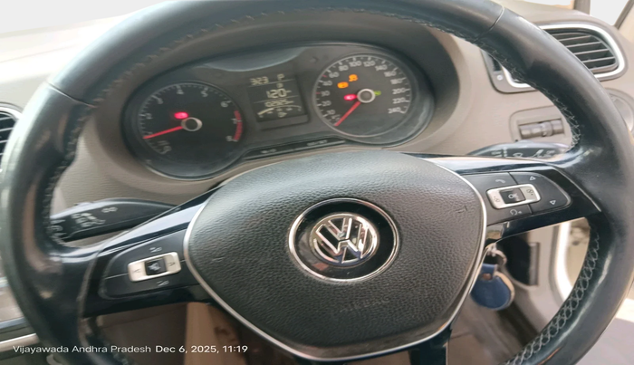 2015 Volkswagen Vento 1.2 TSI HIGHLINE PLUS AT, Petrol, Automatic, 1,02,925 km, interior