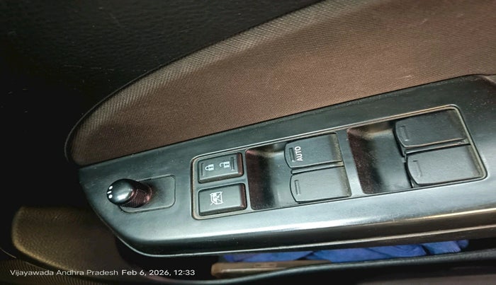 2013 Maruti Swift VXI, Petrol, Manual, 1,36,089 km, interior